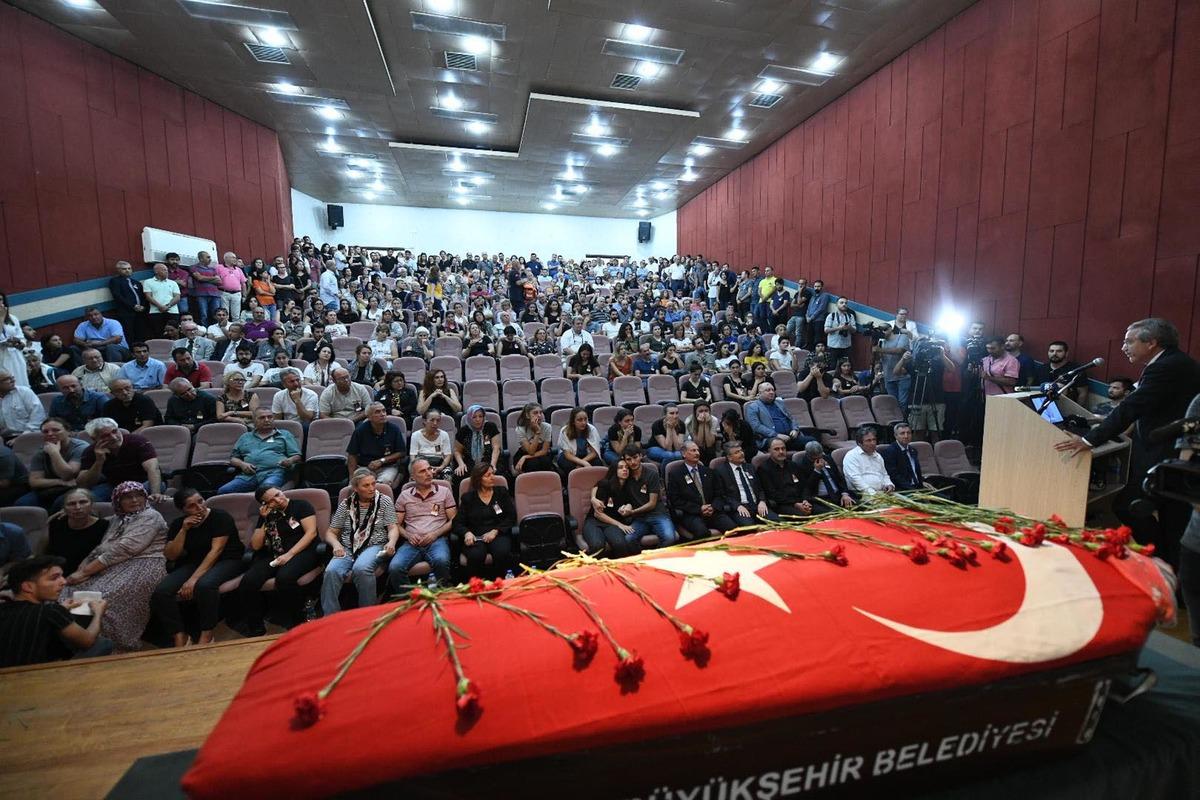 Kamp&uuml;steki kazada &ouml;len Sezen i&ccedil;in &uuml;niversitede hazin t&ouml;ren