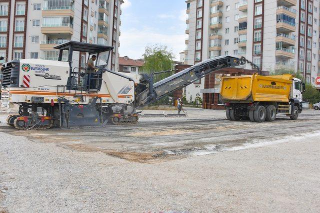 Güngör caddesinde kavşak düzenleme çalışması sürüyor