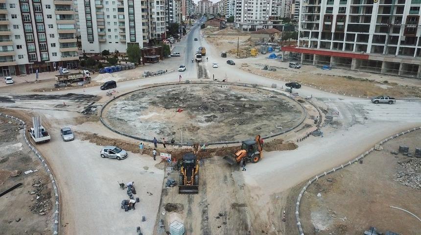 G&uuml;ng&ouml;r caddesinde kavşak d&uuml;zenleme &ccedil;alışması s&uuml;r&uuml;yor