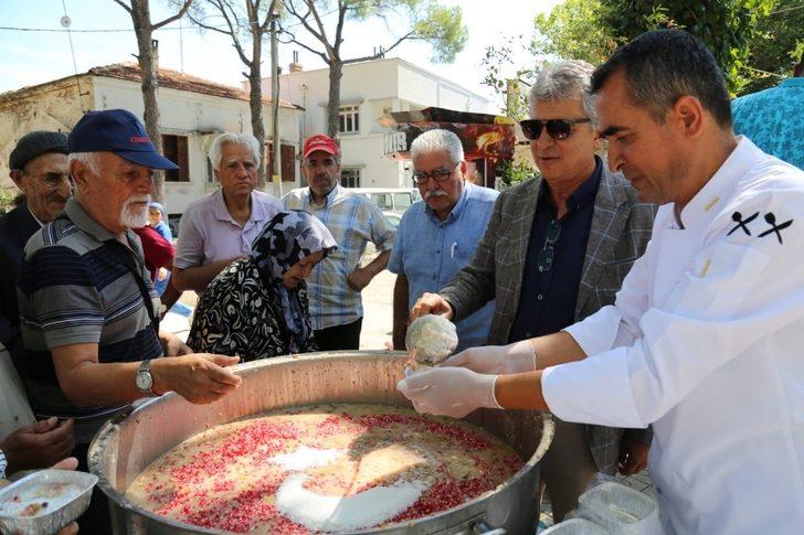Edremit Belediyesi 25 bin kişilik aşure dağıttı G5