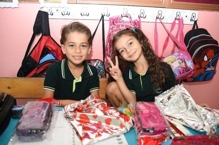 Başkan Bozdoğan, minik öğrencilere hediye dağıttı G3