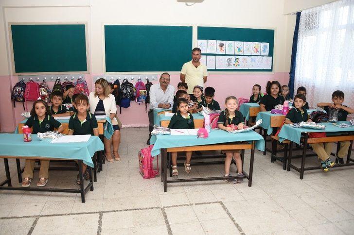 Başkan Bozdoğan, minik öğrencilere hediye dağıttı G5