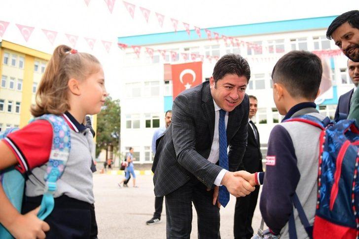 Minik öğrencilerin kırtasiye malzemeleri Altınordu Belediyesinden G4