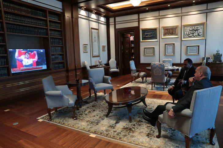 Cumhurbaşkanı Erdoğan tarihi anları böyle izledi G2