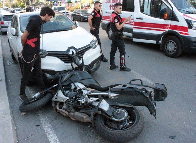 Ataşehir’de kaza: 1 polis yaralı