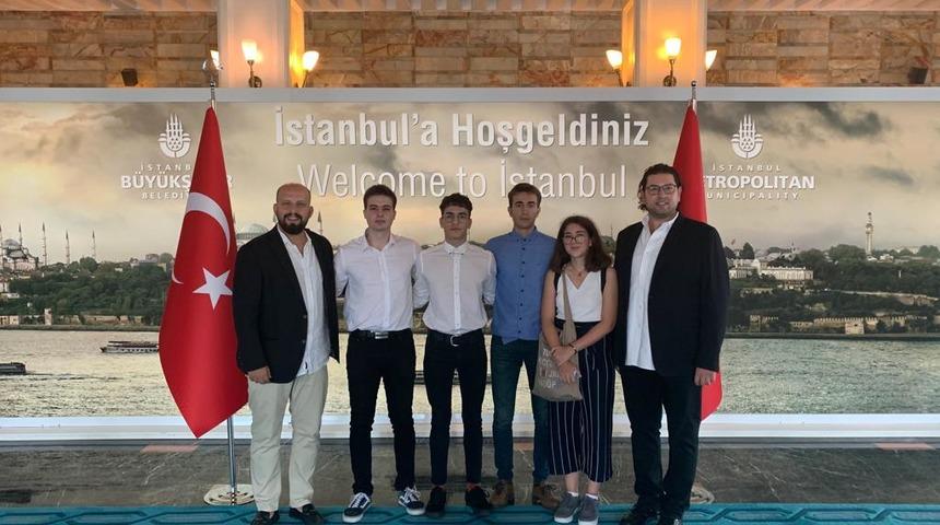 Türkiye’nin konuştuğu iki müthiş genç (Cavid Bayramlı ve Kerem Acar) ve akıllı şehirler için geliştirdikleri akıllı boyaları - Robust Dye