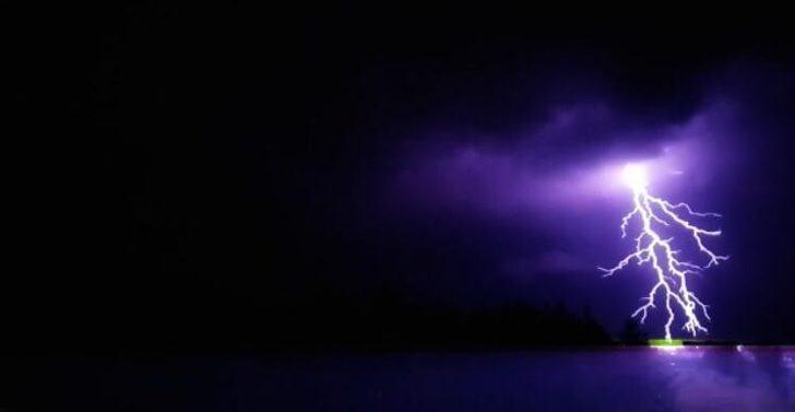 Erzurum'da şimşekler geceyi aydınlattı! İnanılmaz görüntüler G1