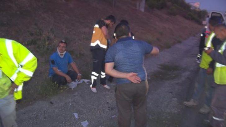 Son dakika! TEM'de servis minibüsü devrildi: Yaralı işçiler var G3