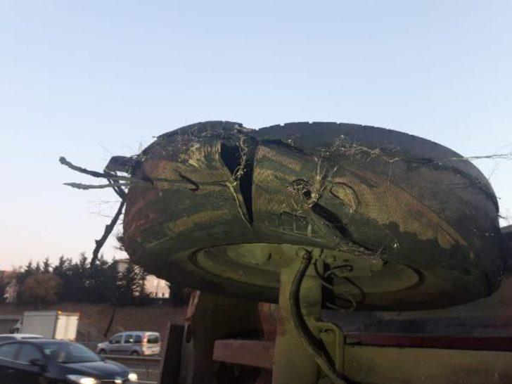 Son dakika! TEM'de servis minibüsü devrildi: Yaralı işçiler var G5