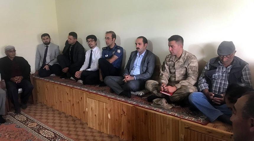 Kaymakam Polat, K&uuml;&ccedil;&uuml;k Otlukbeli k&ouml;y&uuml;n&uuml; ziyaret etti