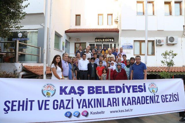 Kaş Belediyesinden gazilere Karadeniz gezisi