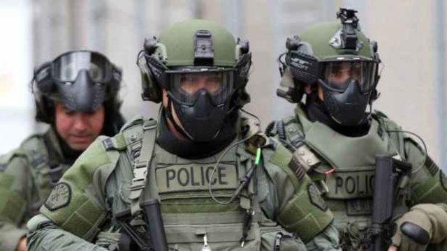 Eve SWAT timi gönderdi