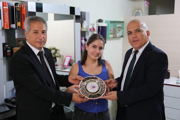 Tunceli’de yılın ahisi, kalfası ve çırağına plaket G3