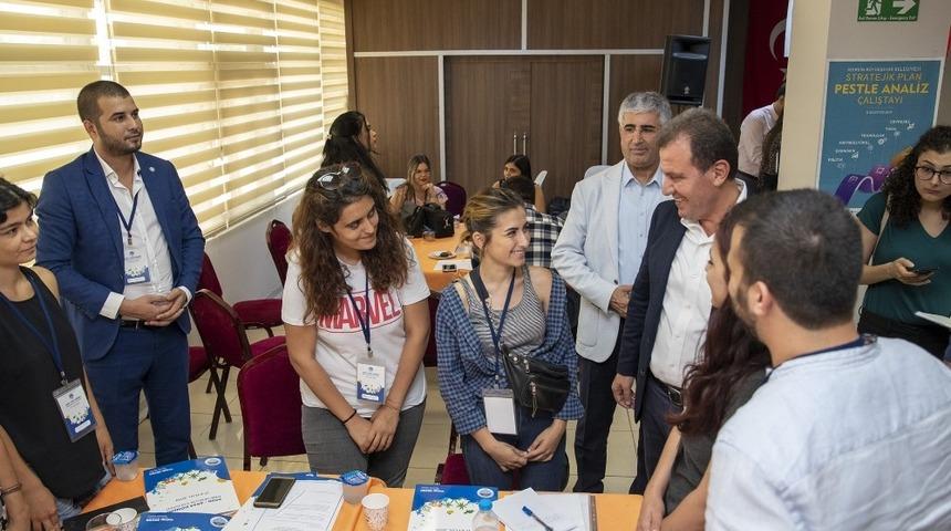 Başkan Seçer’den gençlere: “Ufak tefek hizmetler için birilerine biat etmeyin”