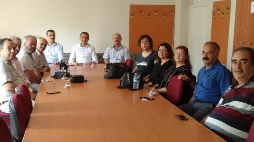 Alaşehir&rsquo;de emekli &ouml;ğretmenlere &rsquo;teşekk&uuml;r&rsquo; t&ouml;reni