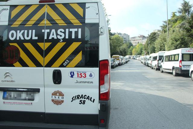 (Havadan fotoğraflarla) - Şişli'de servis işgali trafiği felç ediyor