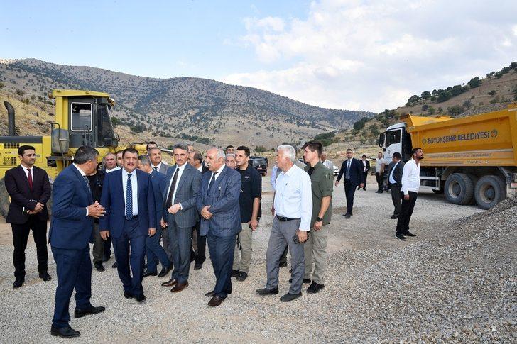 İkizce-Seyituşağı-Atalar-Kadiruşağı grup yolu asfaltlanıyor G5