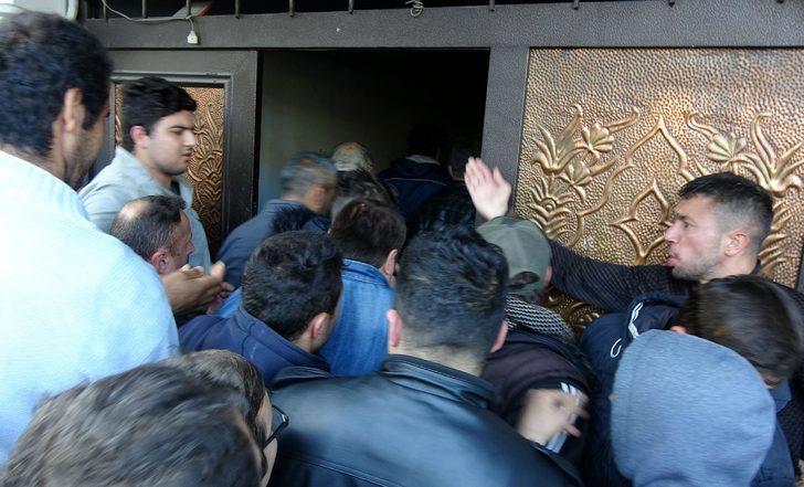 Geceden sıraya girdiler, sabah kapılar açılınca birbirleriyle yarıştılar G2