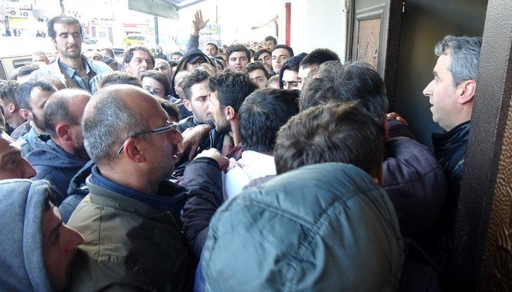 Geceden sıraya girdiler, sabah kapılar açılınca birbirleriyle yarıştılar G3