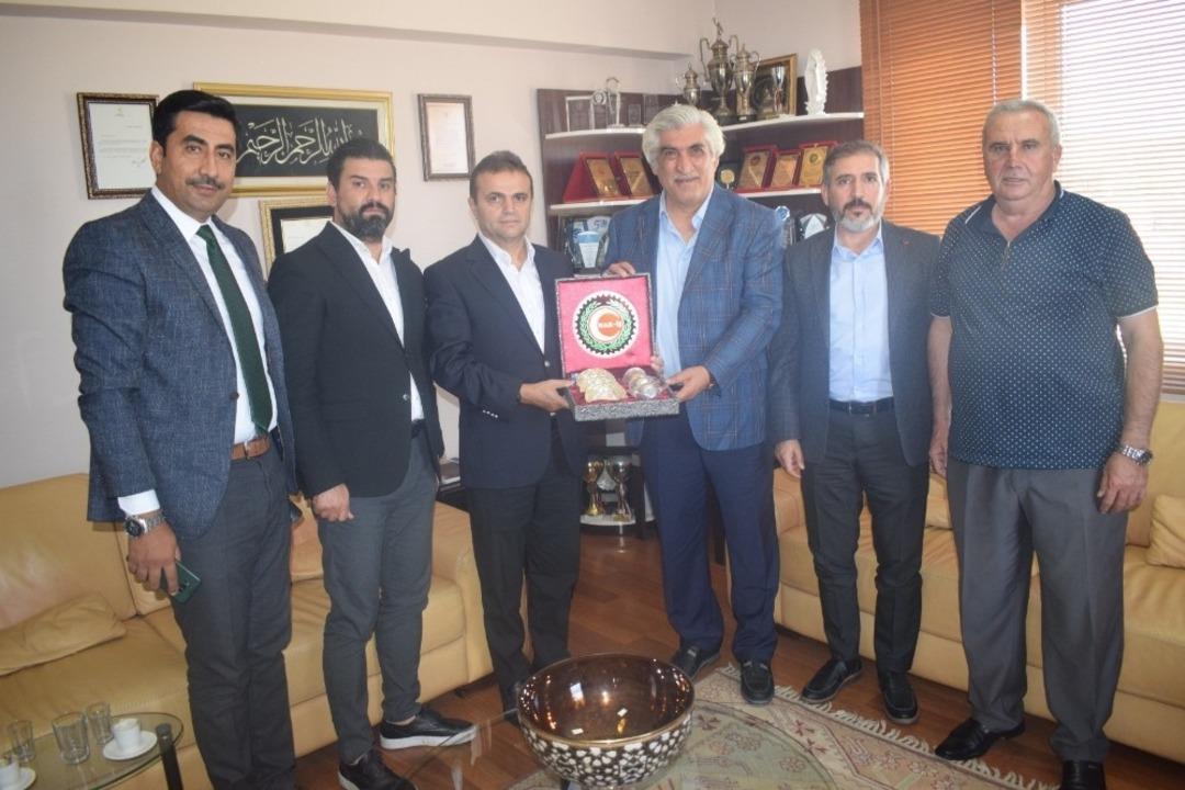 Hak-İş Konfederasyonu Temsilcilerinden Mobilya &Uuml;reticilerine Ziyaret