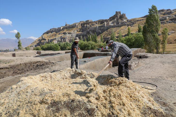 Van Kalesi'nin kuzeyinde yer alıyor! 2 bin 700 yıl önceki yapılar yeniden inşa edildi G3