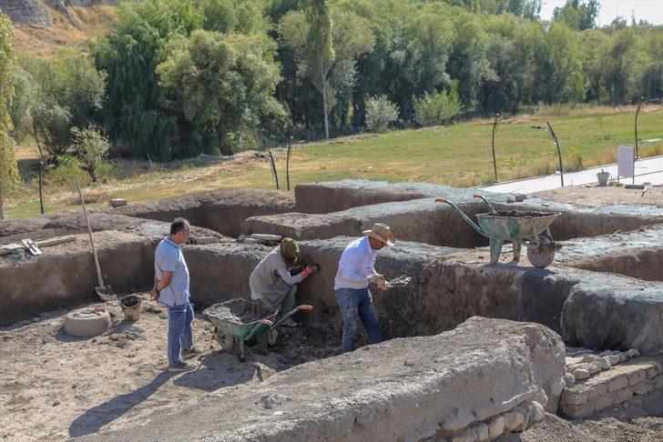 Van Kalesi'nin kuzeyinde yer alıyor! 2 bin 700 yıl önceki yapılar yeniden inşa edildi G4