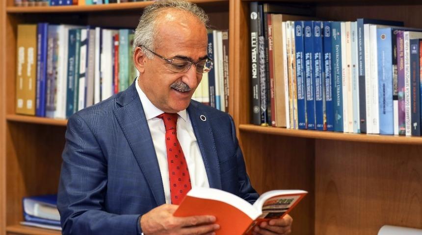 Prof. Dr. Fuat Sezgin K&uuml;t&uuml;phanesi yeni d&ouml;neme hazır