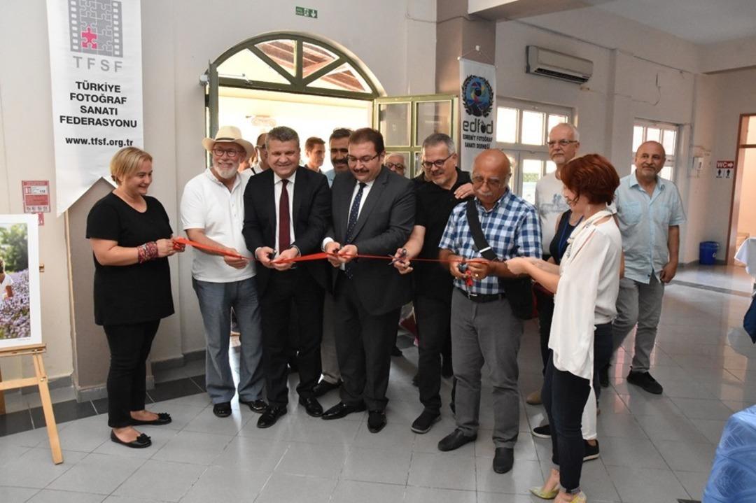 Edremit&rsquo;te EDFOD karma fotoğraf sergisi a&ccedil;ıldı