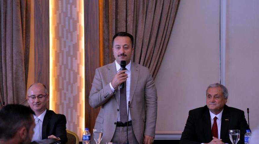 Vali Şent&uuml;rk muhtarlarla bir araya geldi