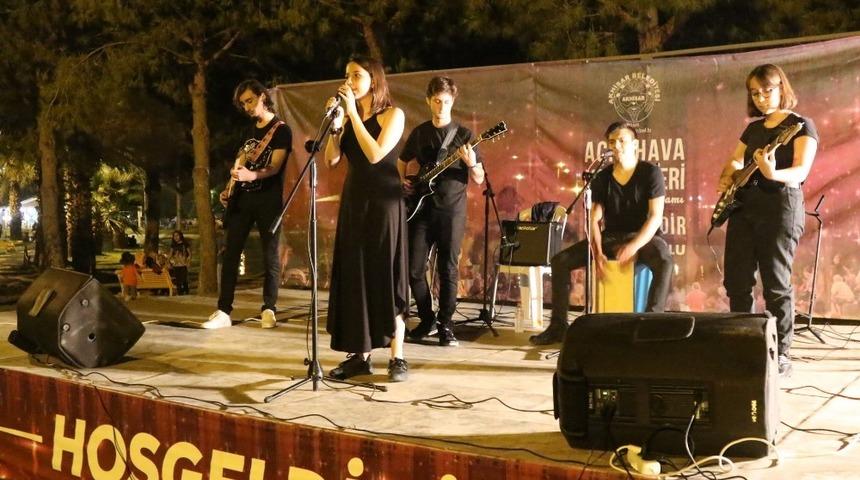 A&ccedil;ık Hava Konserleri&rsquo;nde son sahne 6 eksi 1&rsquo;in oldu