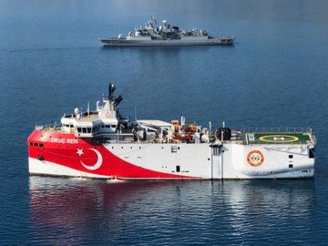 Oruç Reis araştırma gemisine TCG Oruçreis Fırkateyni refakat ediyor