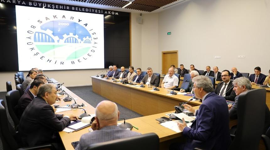 Başkan Y&uuml;ce B&uuml;y&uuml;kşehir, SASKİ ve BELPAŞ b&uuml;rokratlarıyla buluştu