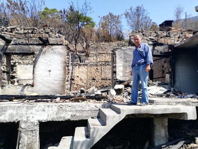 Manavgat’ta evleri yanan aileye, Antalya Valiliğinden destek