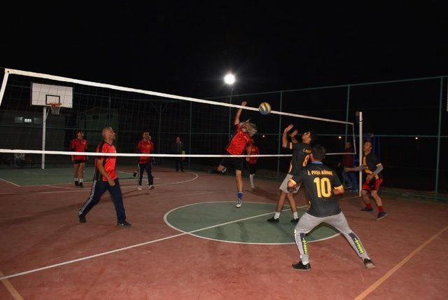 İnönü’de voleybol turnuvası heyecanı devam ediyor