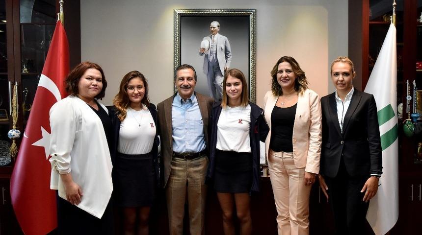 Sevinçlerini Başkan Ataç’la paylaştılar