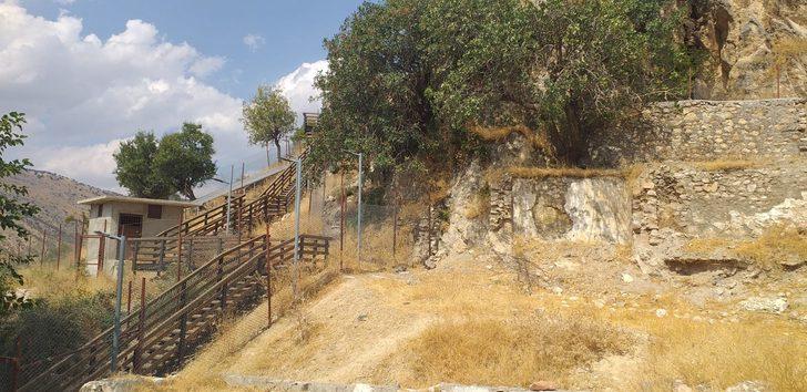 Tarihi Kozluk Kalesi ziyaretçi girişlerine kapatıldı G1