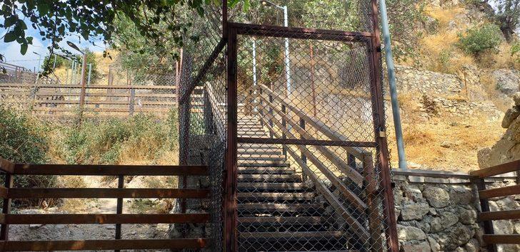 Tarihi Kozluk Kalesi ziyaretçi girişlerine kapatıldı G4