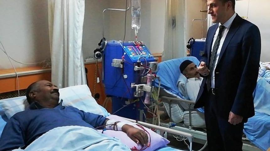 Kaymakam Gen&ccedil; hastaları ziyaret etti