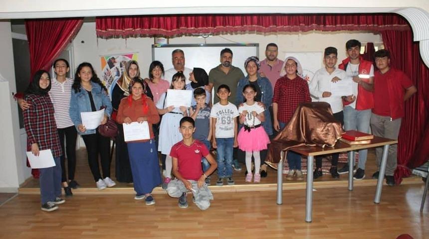 Gen&ccedil;ler yeteneklerini sahneye taşıdı