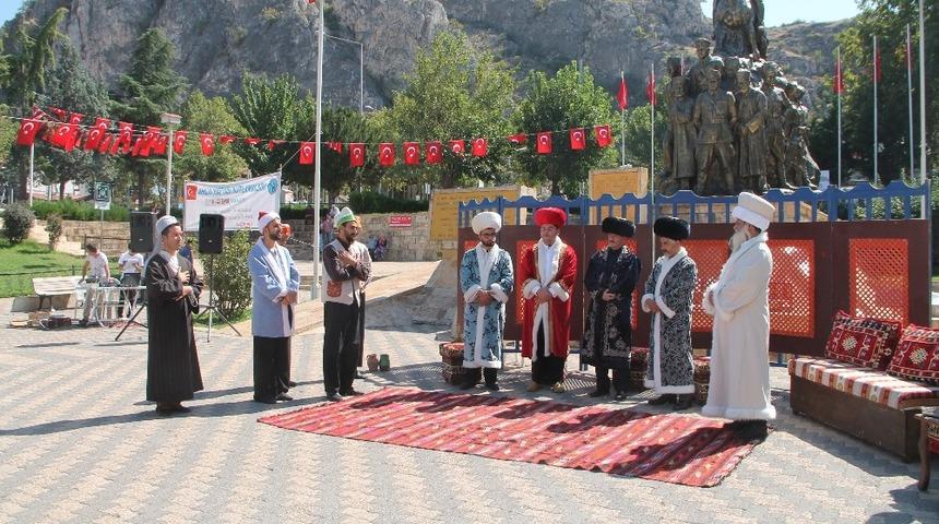 Ahiliğin önemine tiyatro ile dikkat çektiler