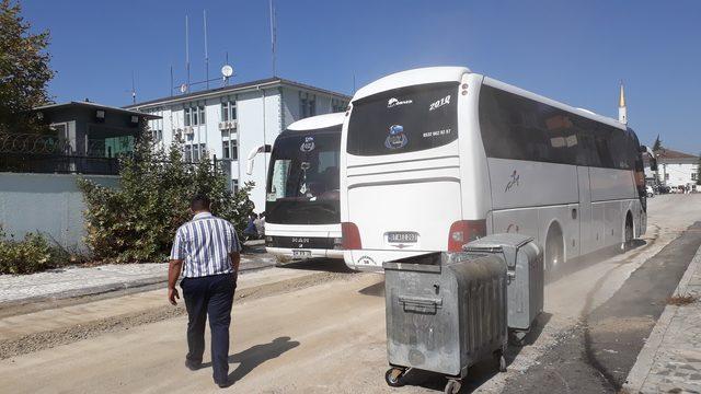 Düzce'de iki otobüste 100 Afgan kaçak göçmen yakalandı