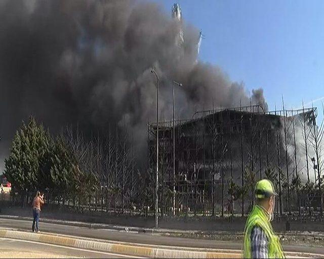 Fotoğraflar // Tuzla'da yanan fabrikada patlama oldu