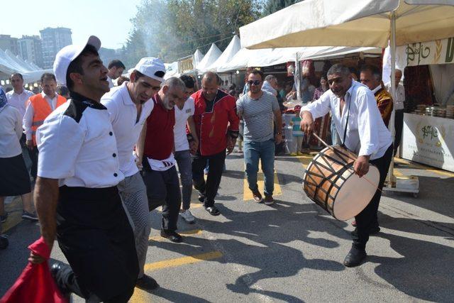 Gaziantep Yiyecekleri Şenliği’nde 100 bin porsiyon kebap pişecek