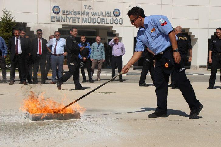 Emniyet personeline yangın söndürme tatbikatı G3