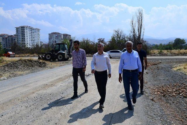 Yeşilyurt Belediyesi yol çalışmalarını sürdürüyor