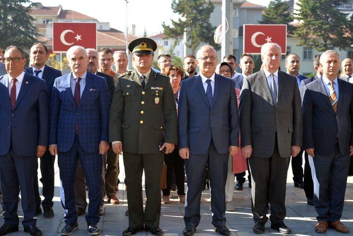 Okul bahçesine gül diktiler G4