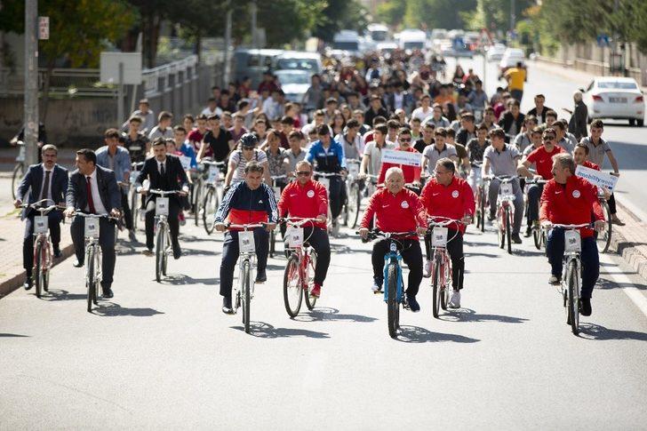 Başkan Büyükkılıç Avrupa Hareketlilik Haftası’nda bisiklete binerek şehir turu attı G3
