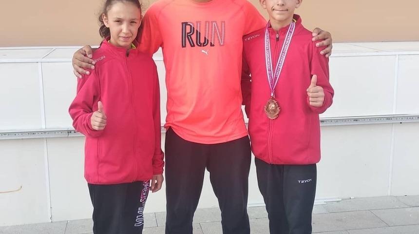 Genç sporcular beldelerini gururlandırdı