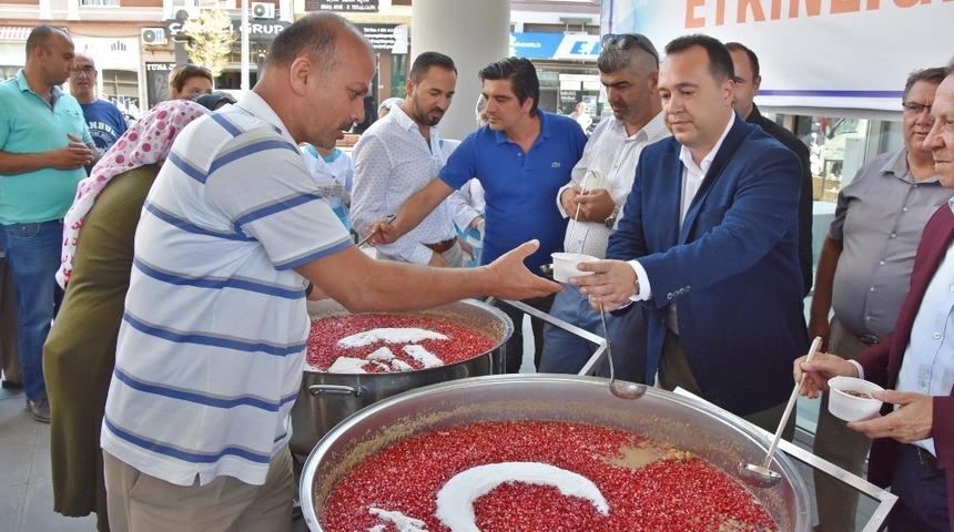 Akhisar Belediyesi&rsquo;nden aşure ikramı