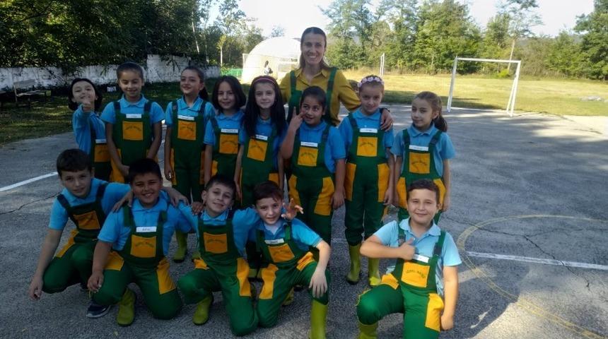 Burunkaya Şehit Emral Kartal İlkokulu&rsquo;nda minik eller &uuml;retiyor